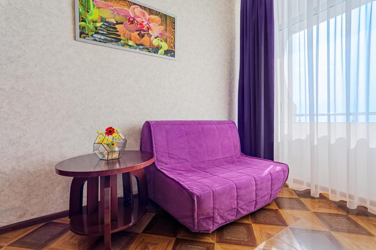 Мини-Отель Лучезарный Gagra Exterior photo