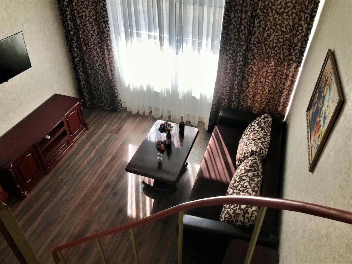 Мини-Отель Лучезарный Gagra Exterior photo