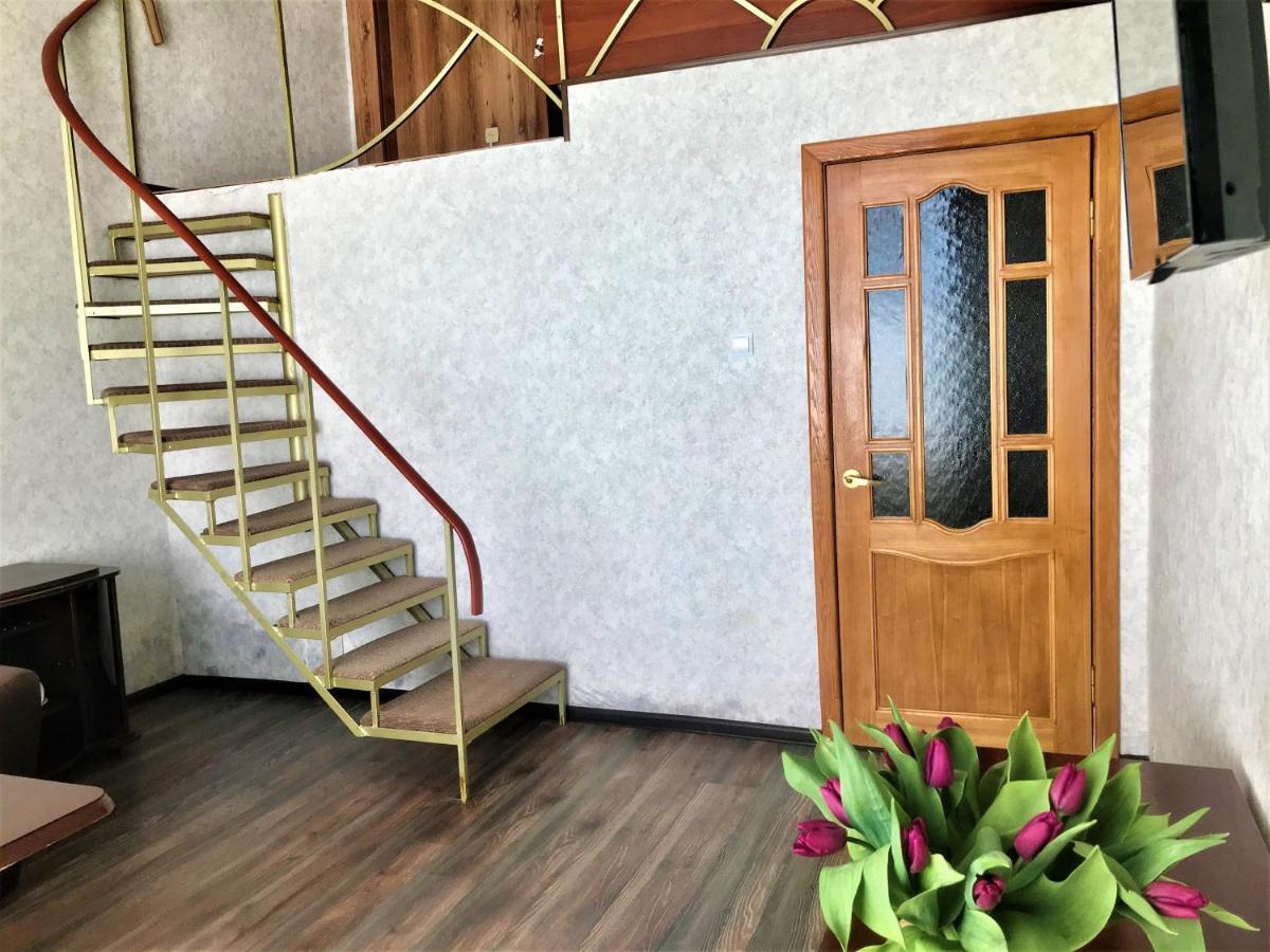 Мини-Отель Лучезарный Gagra Exterior photo
